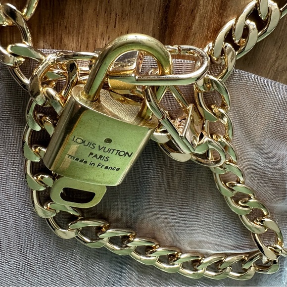 Louis Vuitton Padlock Lock and Key #311 & necklace gold 18” unbranded nwot - Picture 6 of 12